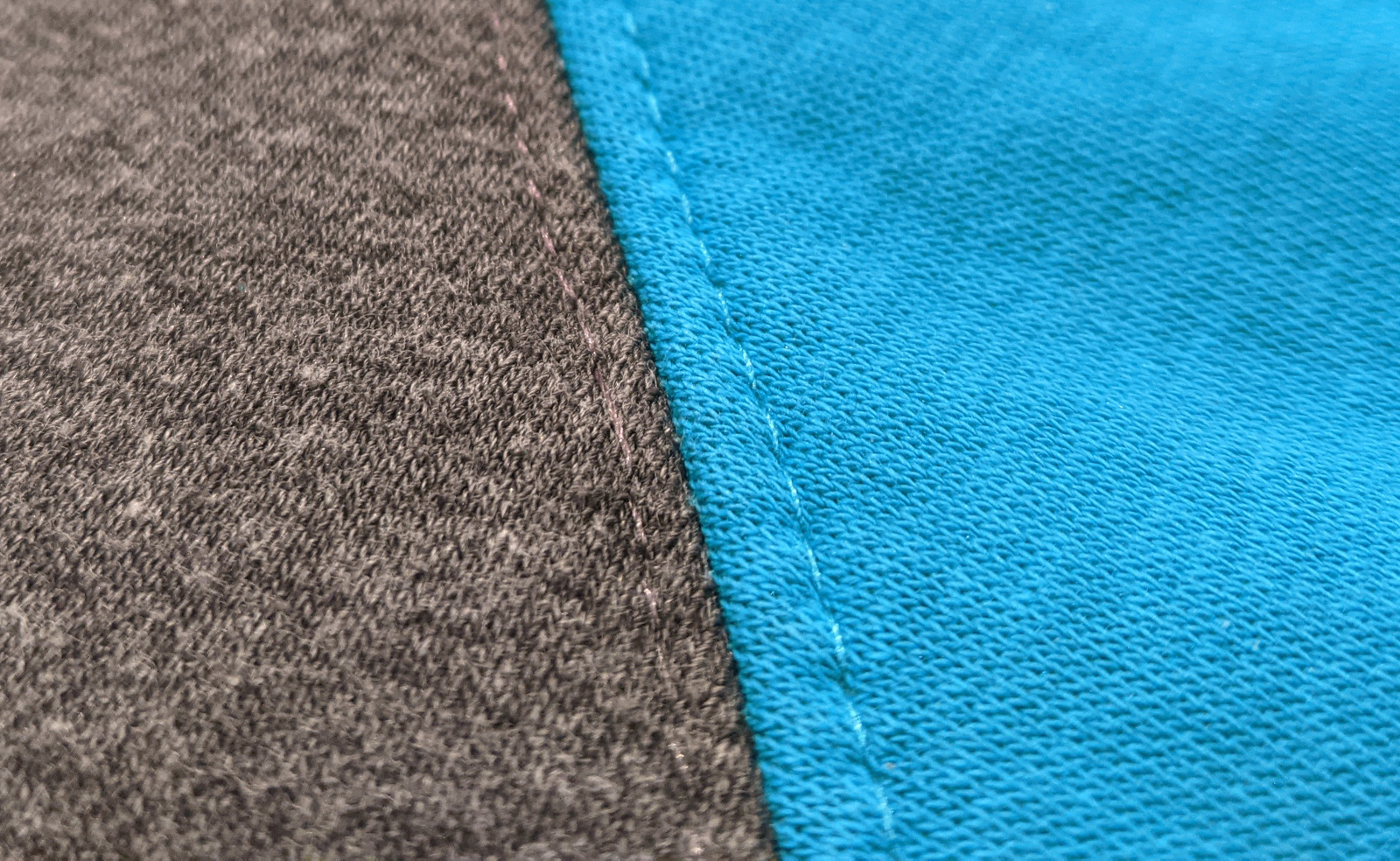 Edgestitching
on a Hugo hoodie Edgestitching on a FreeSewing Hugo Hoodie